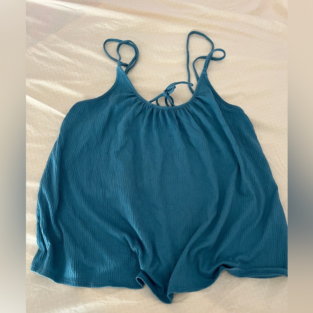 Old Navy light summer top size medium.  Excellent condition